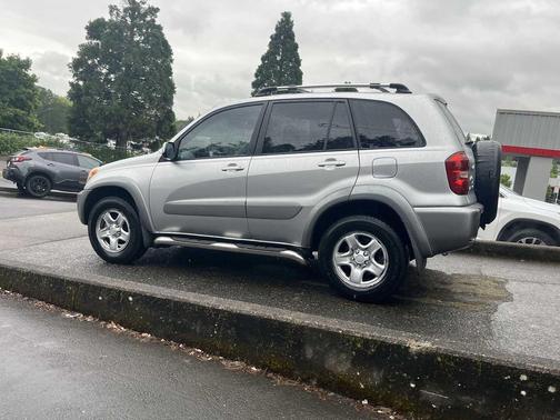 Titanium Metallic 2005 Toyota RAV4 Base