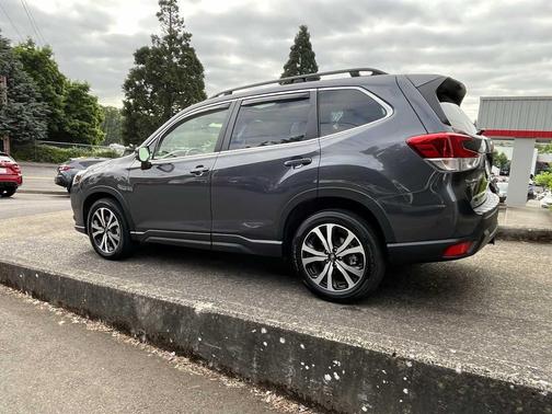 Magnetite Gray Metallic 2023 Subaru Forester Limited