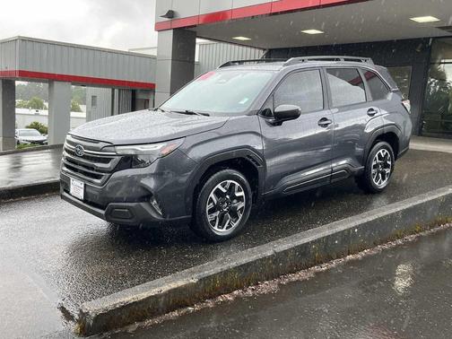 Magnetite Gray Metallic 2025 Subaru Forester Premium