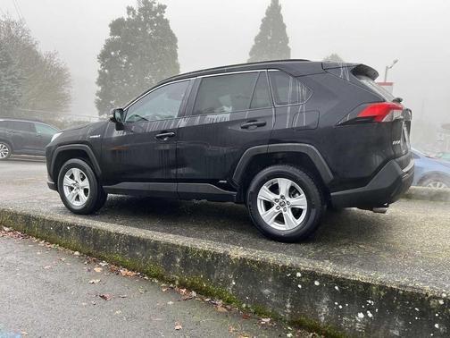 2021 Toyota RAV4 Hybrid XLE