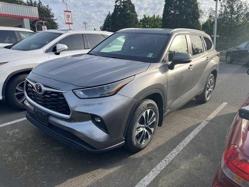 Heavy Metal 2025 Toyota Highlander Hybrid XLE
