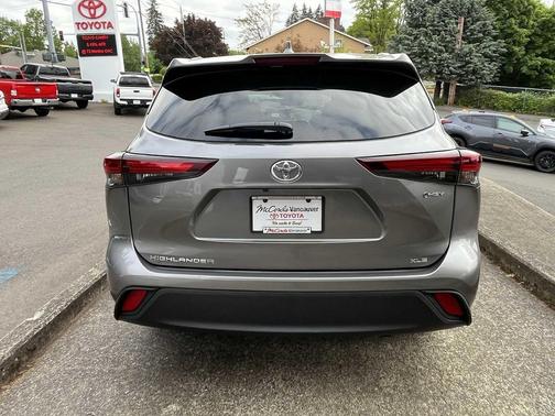 Heavy Metal 2025 Toyota Highlander Hybrid XLE