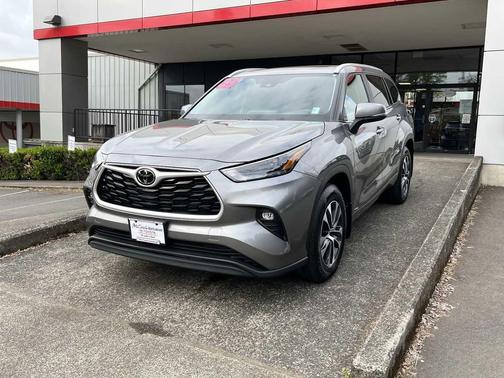 Heavy Metal 2025 Toyota Highlander Hybrid XLE