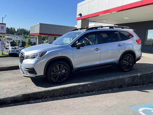 Ice Silver Metallic 2022 Subaru Ascent Onyx Edition 7-Passenger