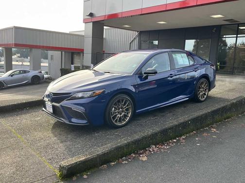 2024 Toyota Camry Hybrid SE