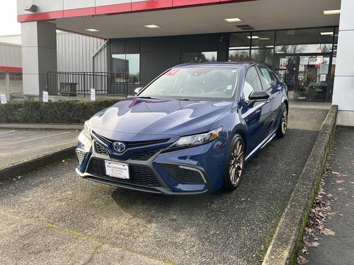 2024 Toyota Camry Hybrid SE