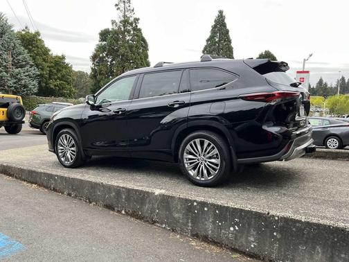 2024 Toyota Highlander Platinum