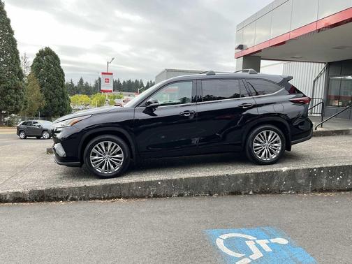 2024 Toyota Highlander Platinum