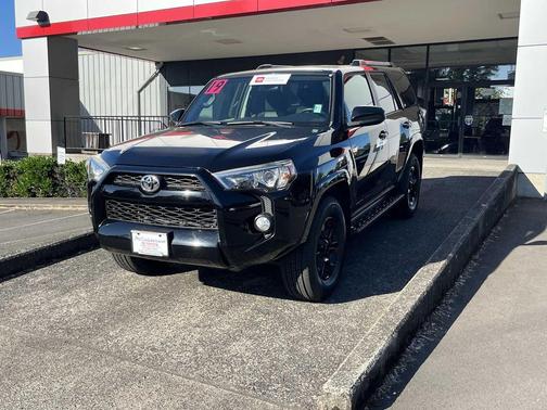 Midnight Black Metallic 2019 Toyota 4Runner SR5