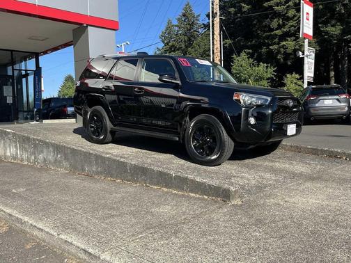 Midnight Black Metallic 2019 Toyota 4Runner SR5