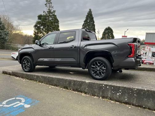 2025 Toyota Tundra Hybrid Platinum