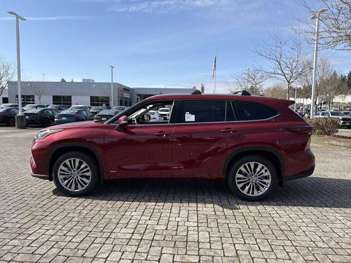 2026 Toyota Highlander Hybrid Platinum