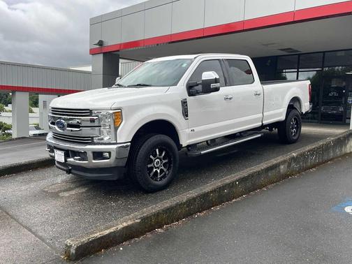 White Platinum Metallic Tri-Coat 2017 Ford F-350 Lariat