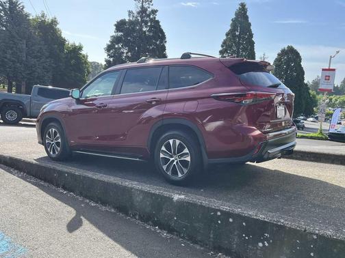Ruby Flare Pearl 2024 Toyota Highlander Hybrid XLE