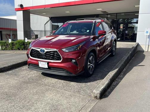 Ruby Flare Pearl 2024 Toyota Highlander Hybrid XLE