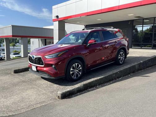 Ruby Flare Pearl 2024 Toyota Highlander Hybrid XLE