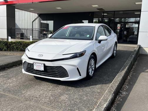Ice Cap 2025 Toyota Camry LE
