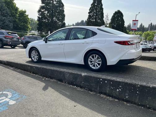 Ice Cap 2025 Toyota Camry LE