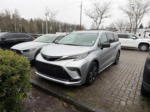 2022 Toyota Sienna XSE 7 Passenger