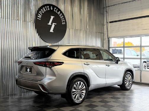 2024 Toyota Highlander Platinum
