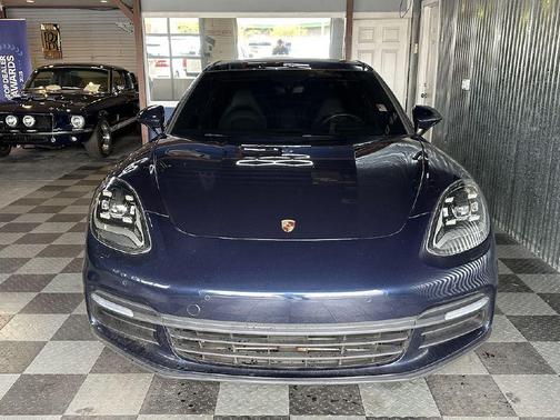 2018 Porsche Panamera 4