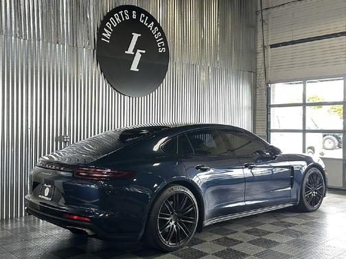 2018 Porsche Panamera 4