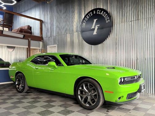 2017 Dodge Challenger SXT