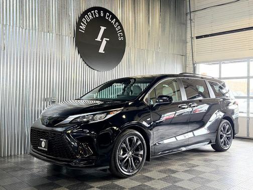 2022 Toyota Sienna XSE