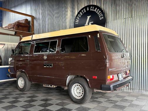Brown 1986 Volkswagen Vanagon Camper