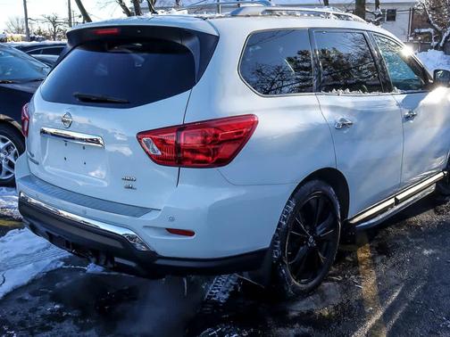 2018 Nissan Pathfinder SL