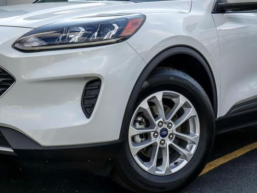 Star White Metallic Tri-Coat 2020 Ford Escape SE