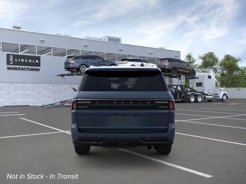 Flight Blue Metallic Clearcoat 2026 Lincoln Navigator Reserve