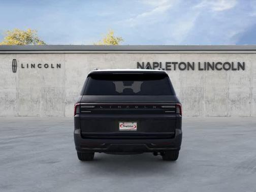 Infinite Black Metallic Clearcoat 2026 Lincoln Navigator Reserve