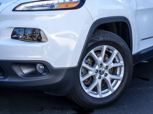 Bright White Clearcoat 2016 Jeep Cherokee Latitude