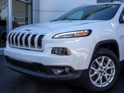 Bright White Clearcoat 2016 Jeep Cherokee Latitude