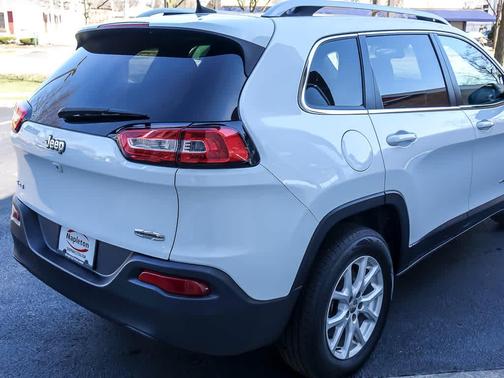 Bright White Clearcoat 2016 Jeep Cherokee Latitude