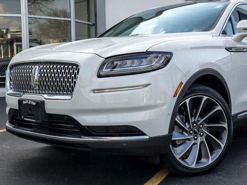 Pristine White Metallic Tri-Coat 2022 Lincoln Nautilus Reserve