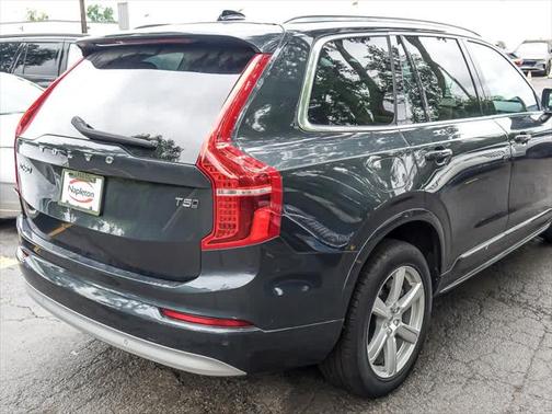 2022 Volvo XC90 T5 Momentum