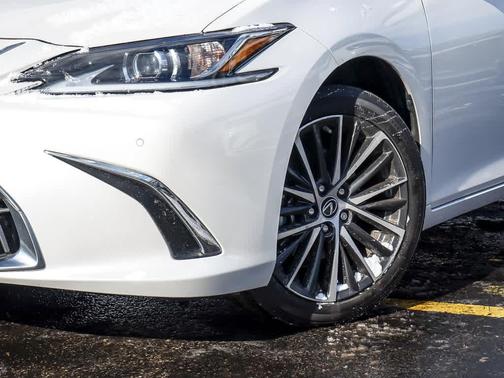 2024 Lexus ES 300h Base