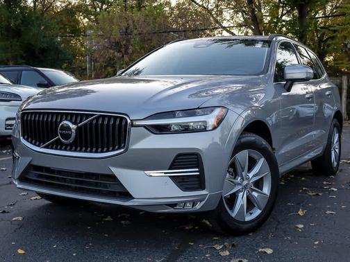 2022 Volvo XC60 B5 Momentum