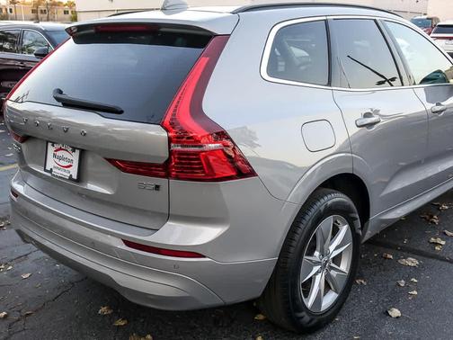 2022 Volvo XC60 B5 Momentum