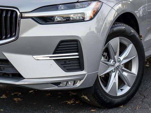 2022 Volvo XC60 B5 Momentum