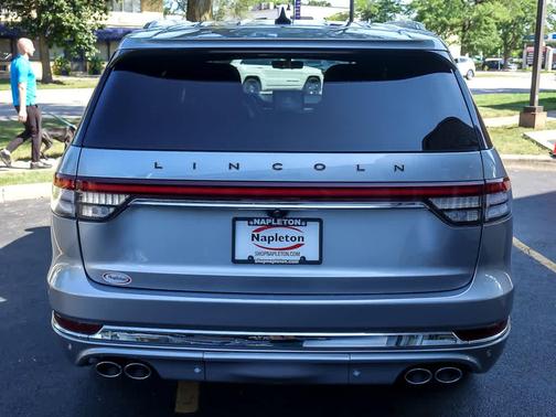 Silver Radiance Metallic Clearcoat 2023 Lincoln Aviator Black Label AWD