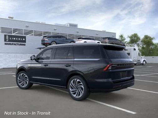 Infinite Black Metallic Clearcoat 2026 Lincoln Navigator Reserve