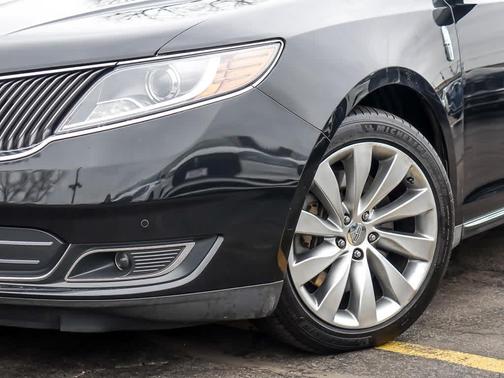 2015 Lincoln MKS Base
