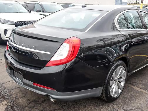 2015 Lincoln MKS Base