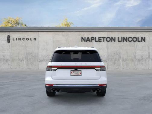 Pristine White Metallic Tri-Coat 2026 Lincoln Aviator Premiere