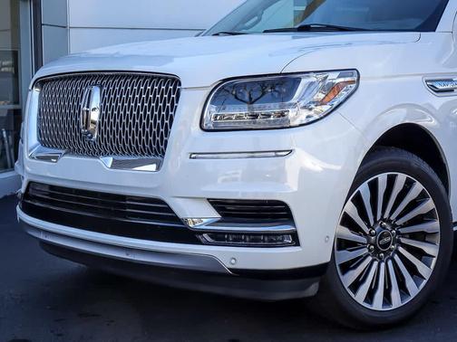 Pristine White 2021 Lincoln Navigator Reserve