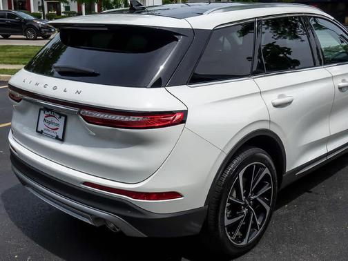 Pristine White Metallic Tri-Coat 2023 Lincoln Corsair Reserve