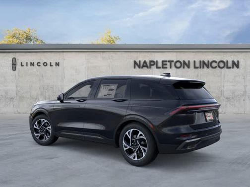 Infinite Black Metallic Clearcoat 2026 Lincoln Nautilus Premiere